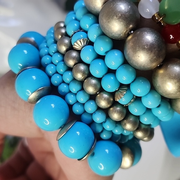 Set of 7 Acrylic Aqua Blue and Brushed Gold Stretch Bracelets - Picture 5 of 5